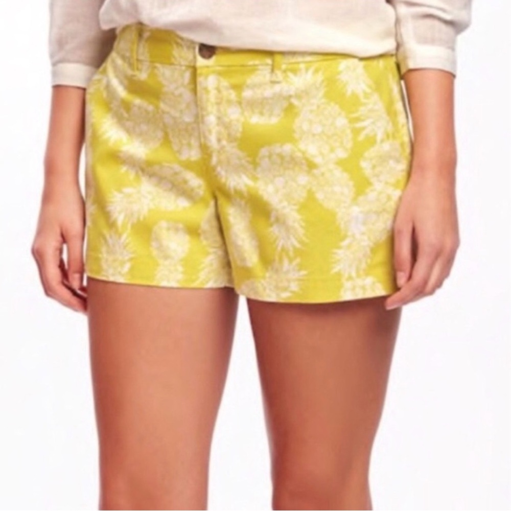 Old Navy Yellow Pineapple Print Chino Shorts Women’s Size 16